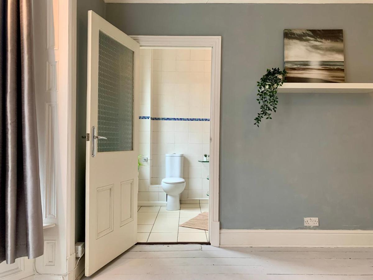 Somerford Place - 6 Beds - Sleeps 12 - Parks 2-3 Cars/Vans Willenhall Ngoại thất bức ảnh