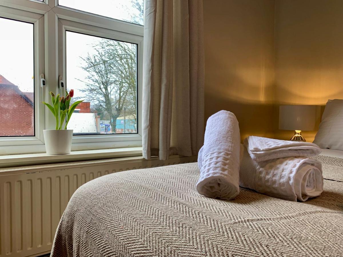 Somerford Place - 6 Beds - Sleeps 12 - Parks 2-3 Cars/Vans Willenhall Ngoại thất bức ảnh