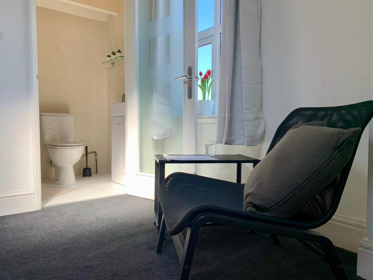 Somerford Place - 6 Beds - Sleeps 12 - Parks 2-3 Cars/Vans Willenhall Ngoại thất bức ảnh