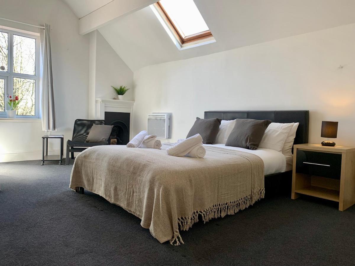 Somerford Place - 6 Beds - Sleeps 12 - Parks 2-3 Cars/Vans Willenhall Ngoại thất bức ảnh