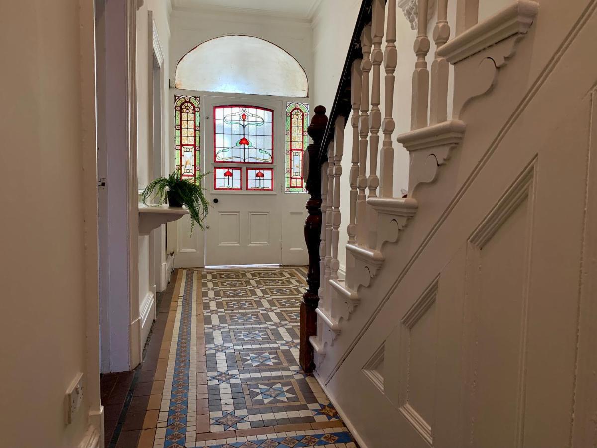 Somerford Place - 6 Beds - Sleeps 12 - Parks 2-3 Cars/Vans Willenhall Ngoại thất bức ảnh