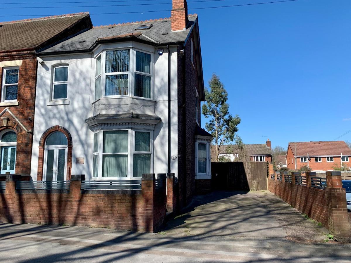 Somerford Place - 6 Beds - Sleeps 12 - Parks 2-3 Cars/Vans Willenhall Ngoại thất bức ảnh