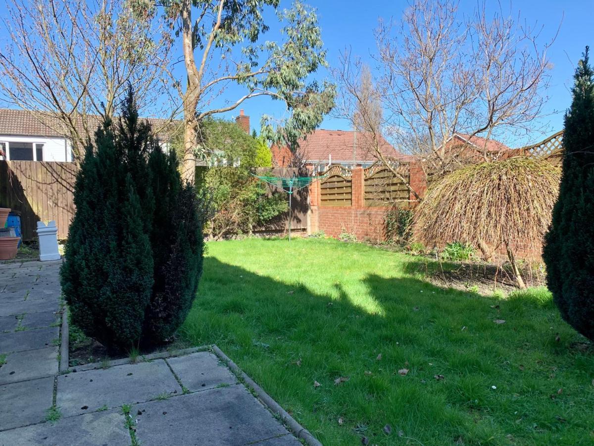 Somerford Place - 6 Beds - Sleeps 12 - Parks 2-3 Cars/Vans Willenhall Ngoại thất bức ảnh
